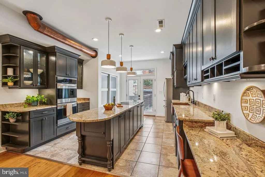 Photo of 1124 G STREET NE