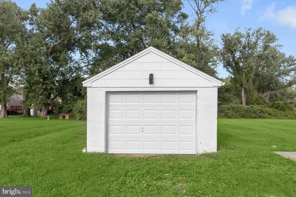 Photo of 6521 RIDGE ROAD