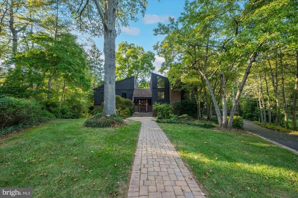 Photo of 6952 DUNCRAIG COURT