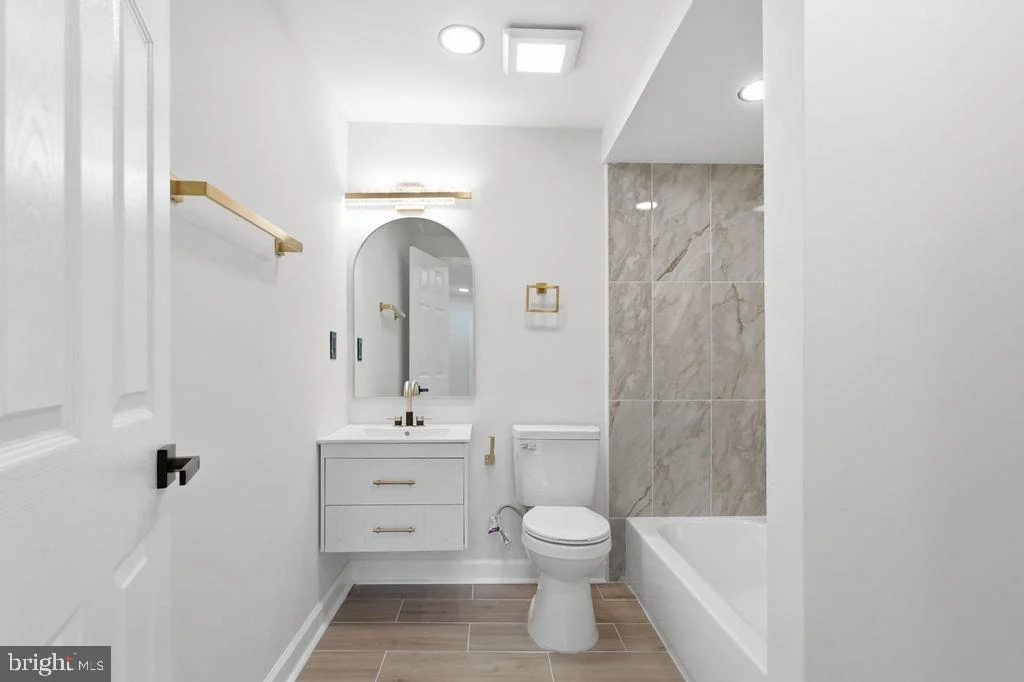 Photo of 5807 DADE STREET