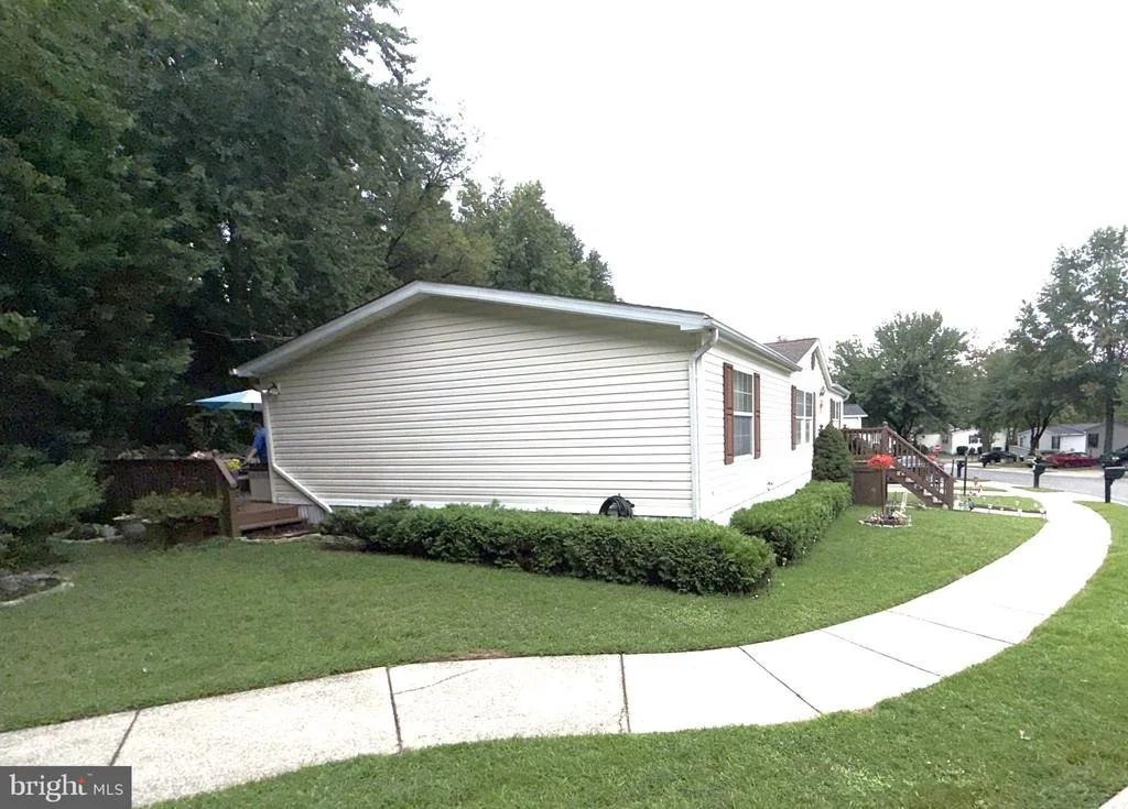 Photo of 8007 FAIR BREEZE DRIVE