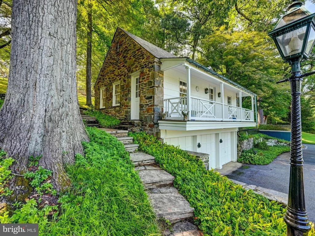 Photo of 1860 CIRCLE ROAD