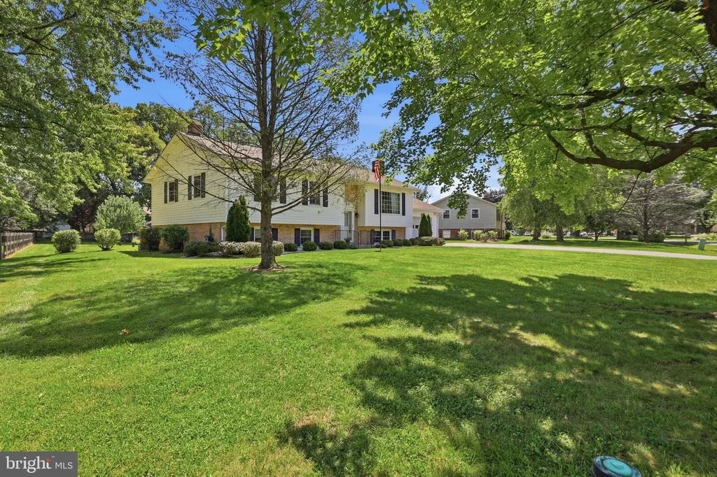 Photo of 8117 RUNNYMEADE DRIVE