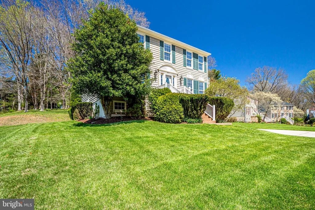 Photo of 9813 MAINSAIL DRIVE