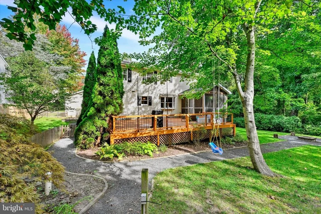 Photo of 1292 SWAN DRIVE