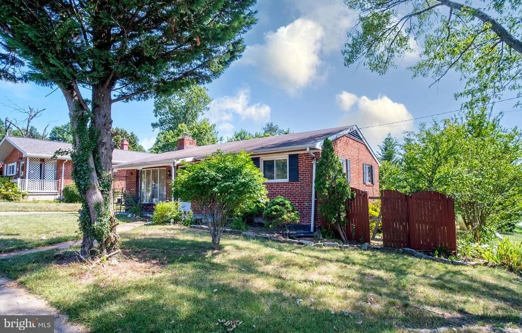 Photo of 1600 CLARIDGE AVENUE