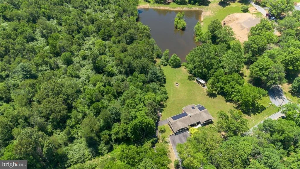 Photo of 1618 EAGLE SCHOOL ROAD