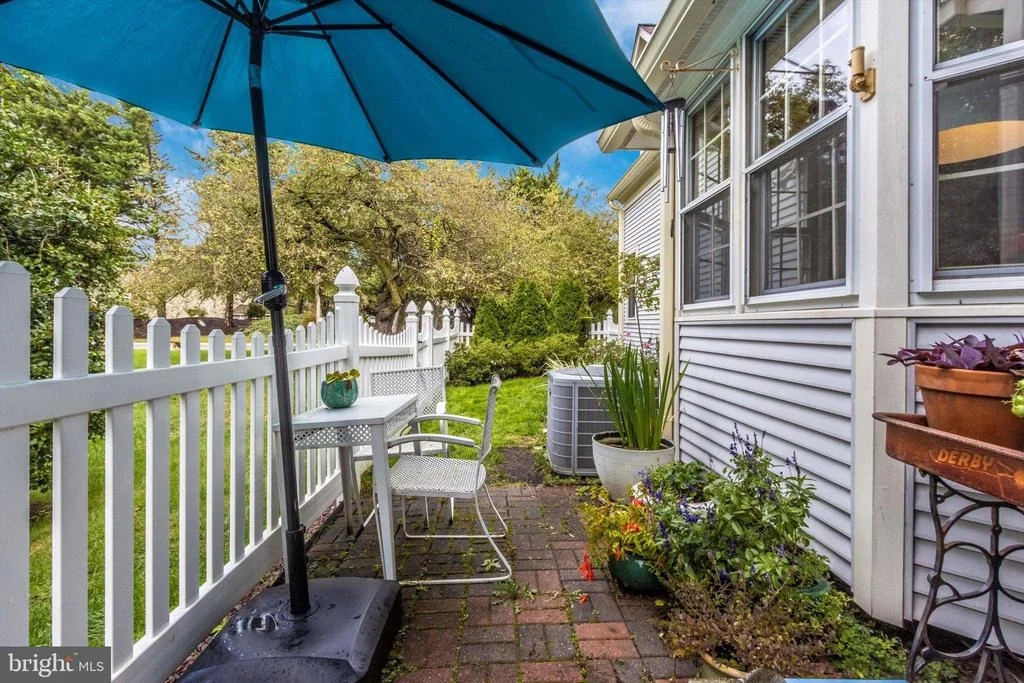 Photo of 833 DUNBROOKE COURT
