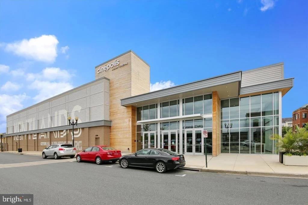 Photo of 465 TSCHIFFELY SQUARE ROAD