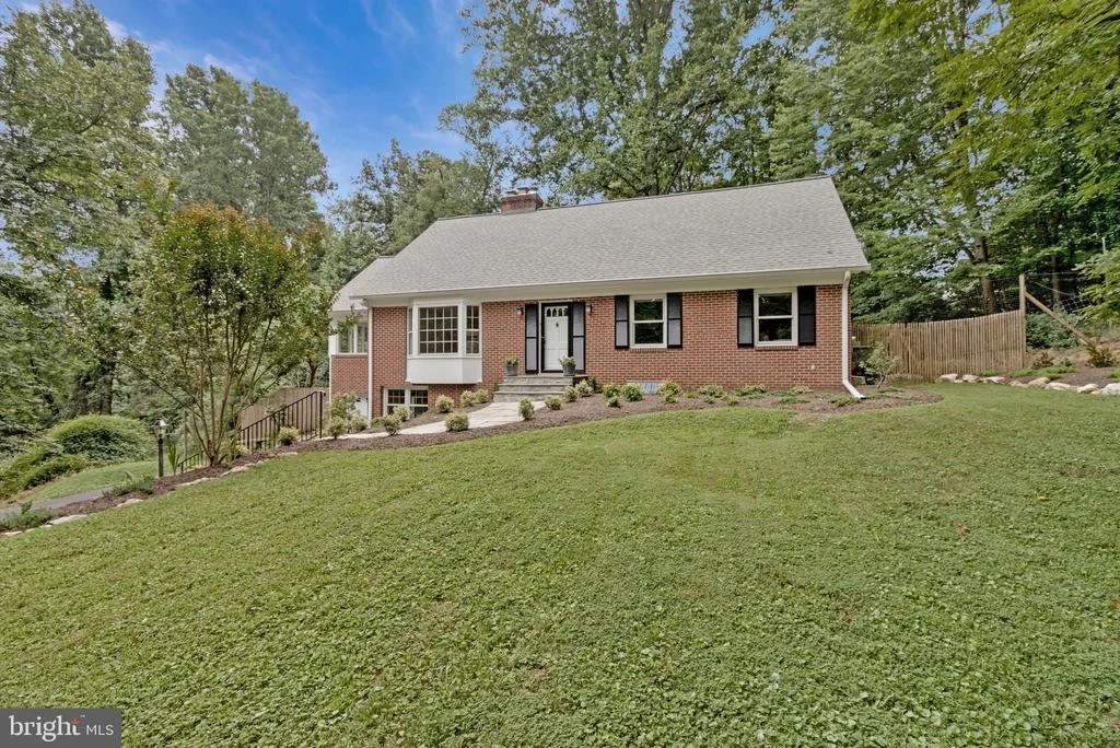 Photo of 2213 APPLE TREE LANE