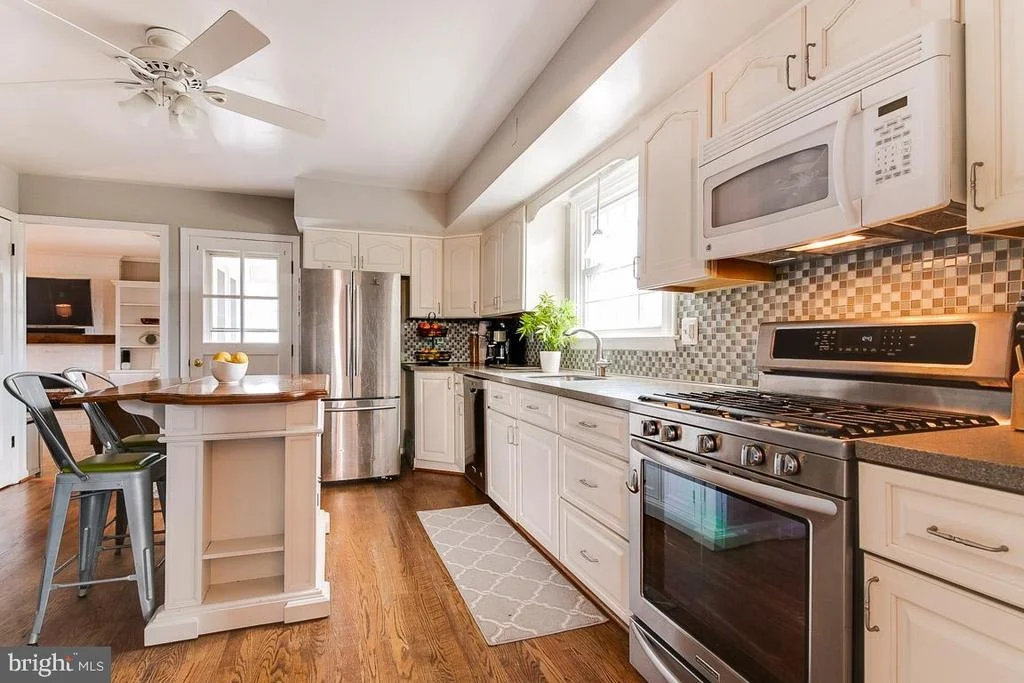 Photo of 9702 LONGVIEW DRIVE
