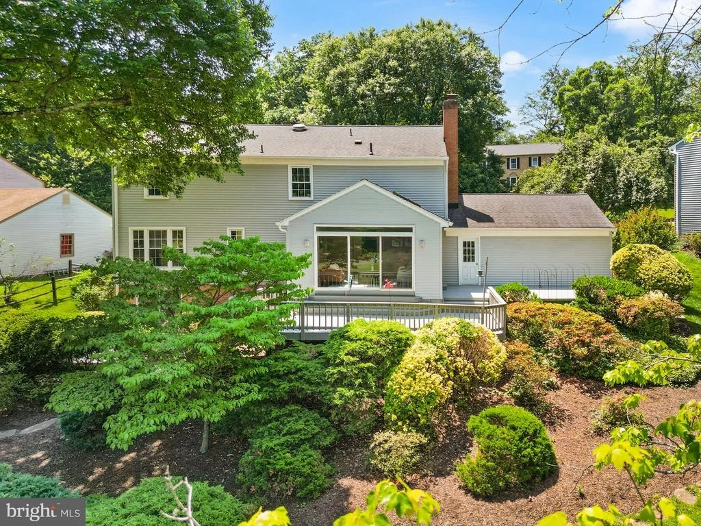 Photo of 2037 DURAND DRIVE