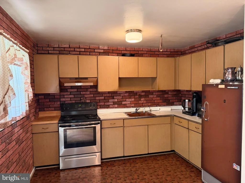 Photo of 6911 CANYON DRIVE