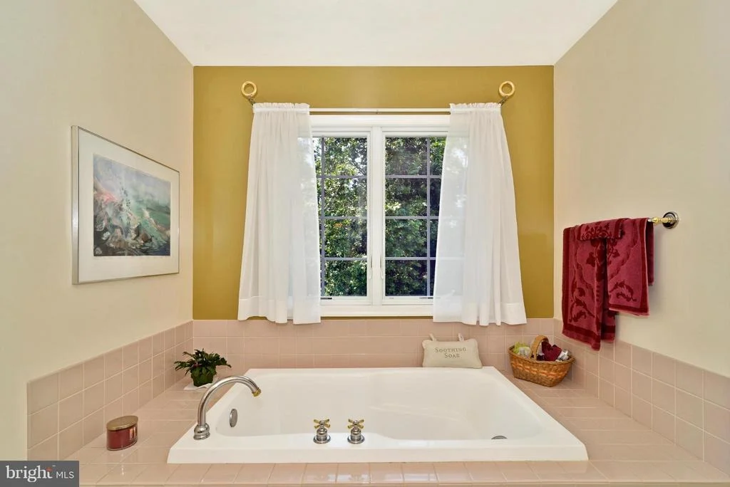 Photo of 1023 BEXHILL DRIVE