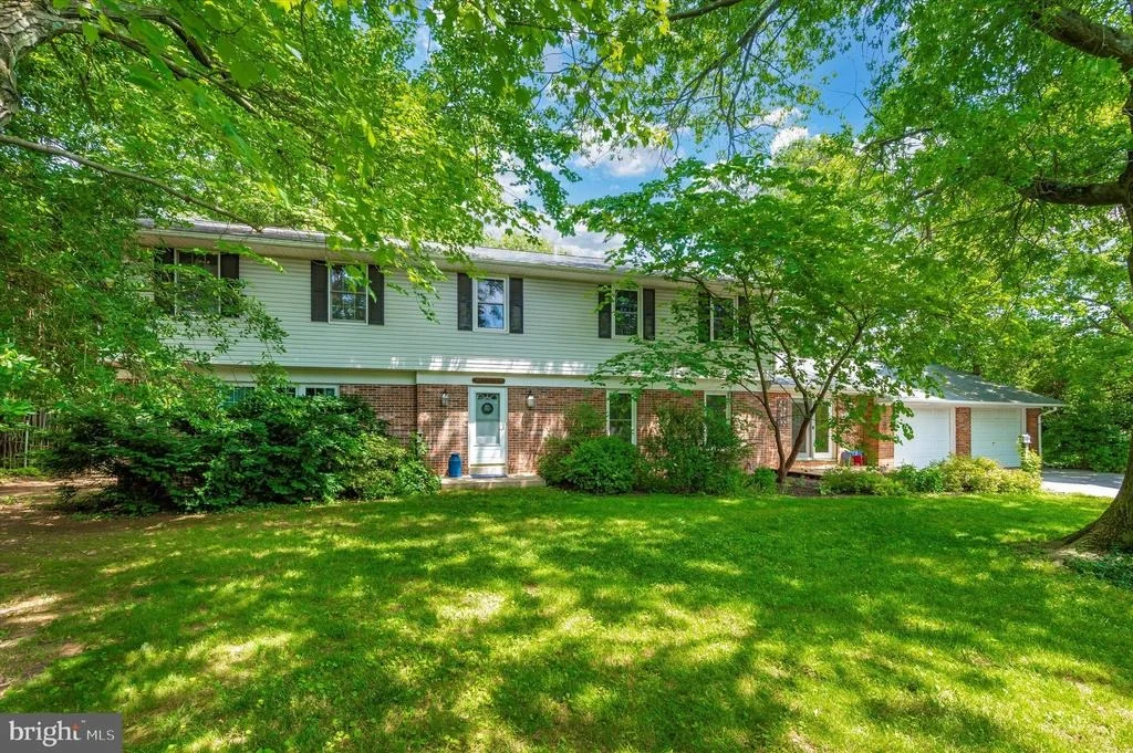 Photo of 28313 HONEYSUCKLE DRIVE
