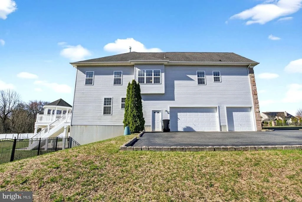 Photo of 207 EMERALD LANE