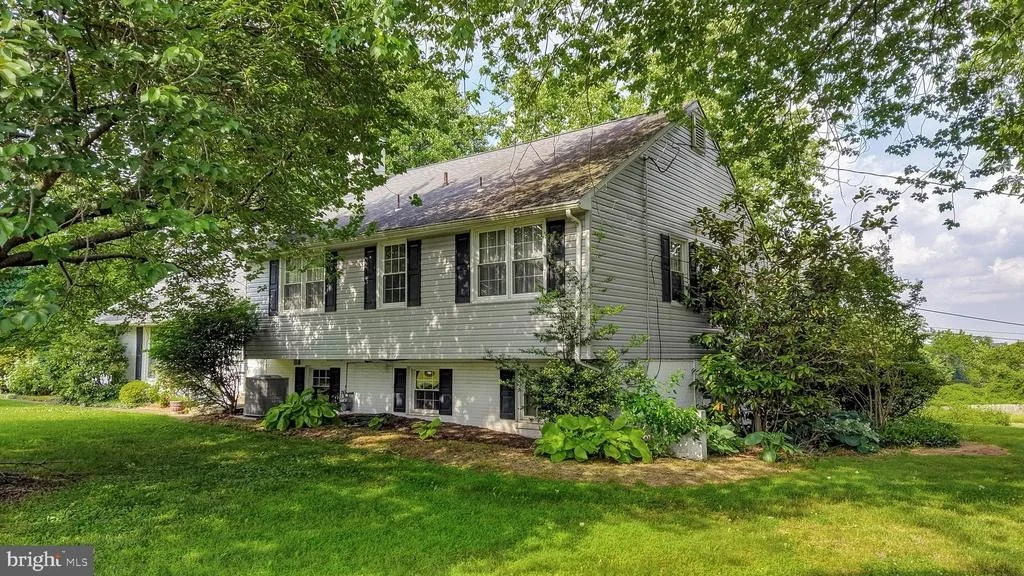 Photo of 102 MERIDEN DRIVE