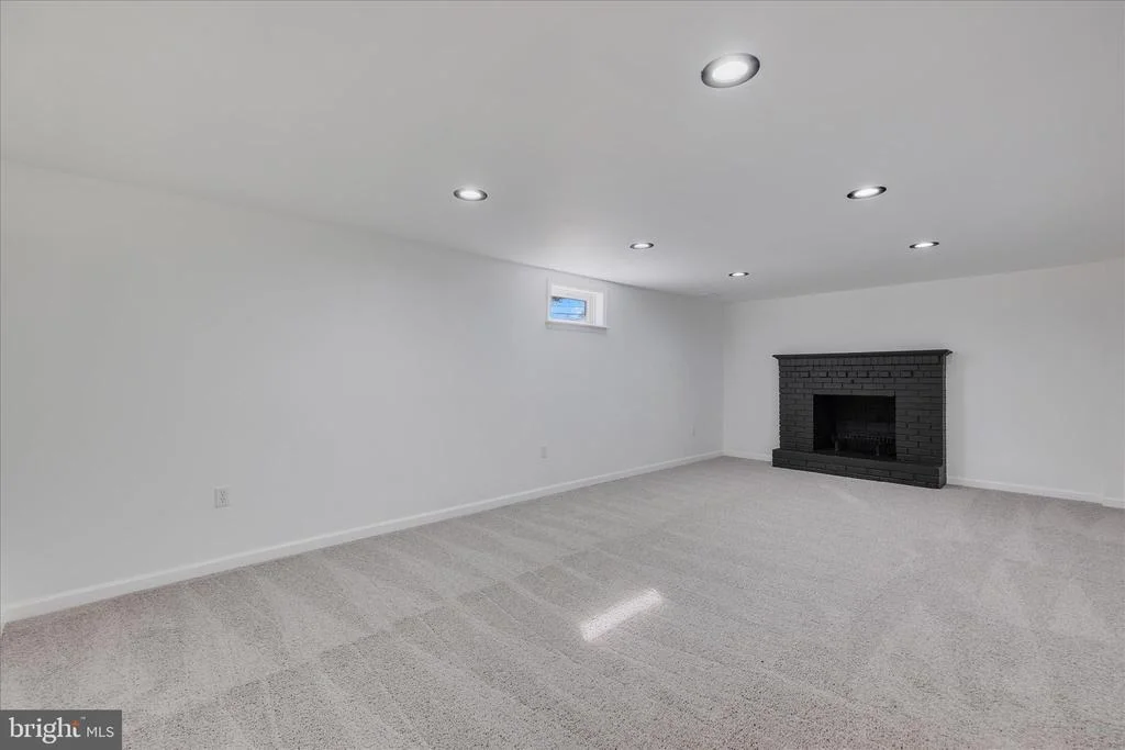 Photo of 6810 SURRATTS ROAD