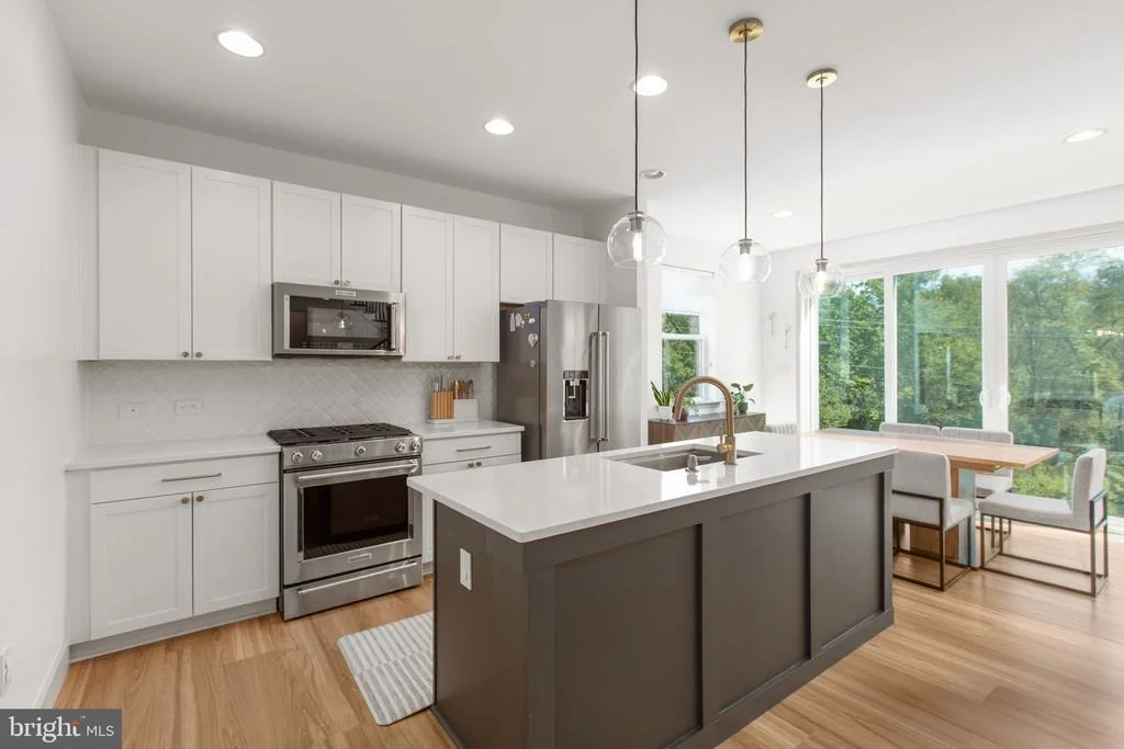 Photo of 725 ELECTRIC AVENUE