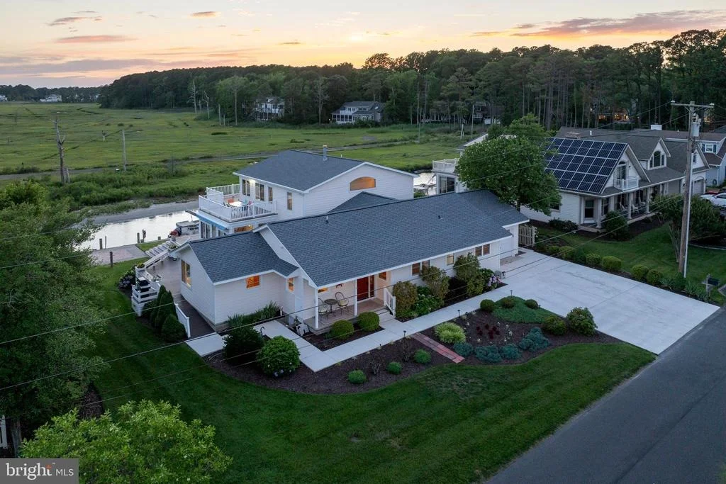 Photo of 13 VENETIAN DRIVE