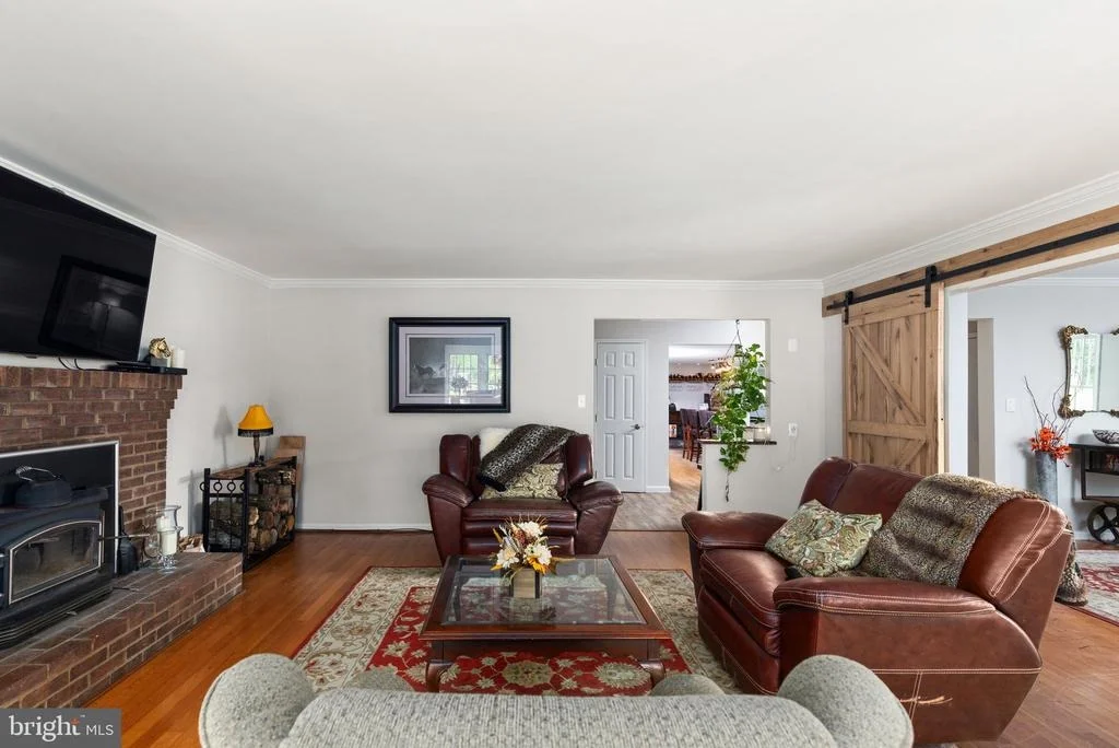 Photo of 2310 PUTNAM ROAD