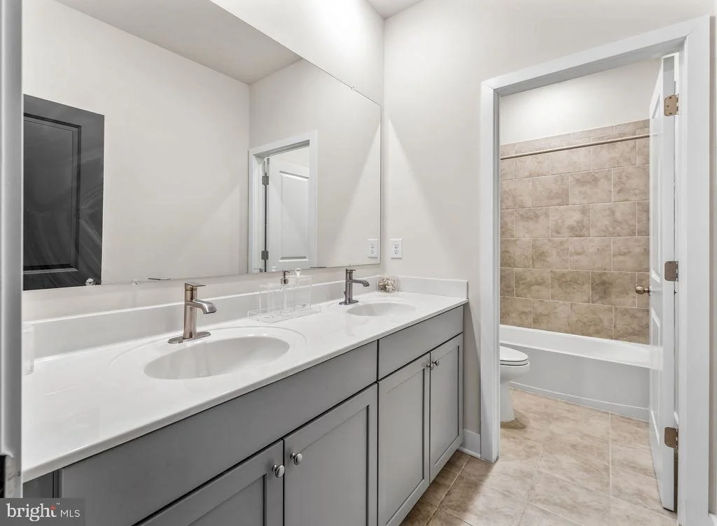 Photo of 5196 NEWPORT CIRCLE