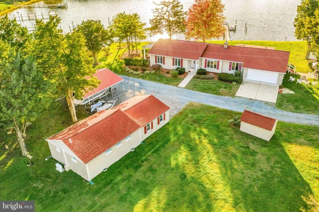 Photo of 16185 BRADBURN LANE