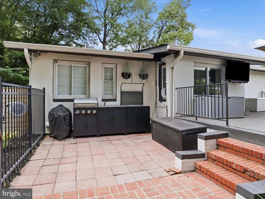 Photo of 6410 BUSHEY DRIVE