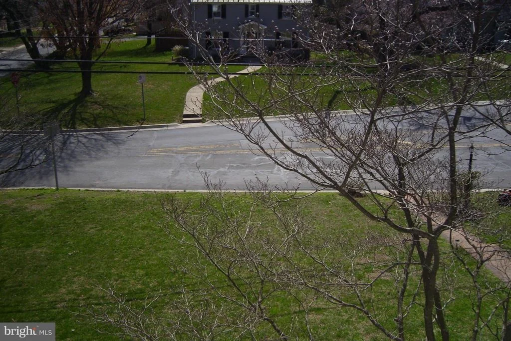 Photo of 221 WILLIAMSBURG DRIVE