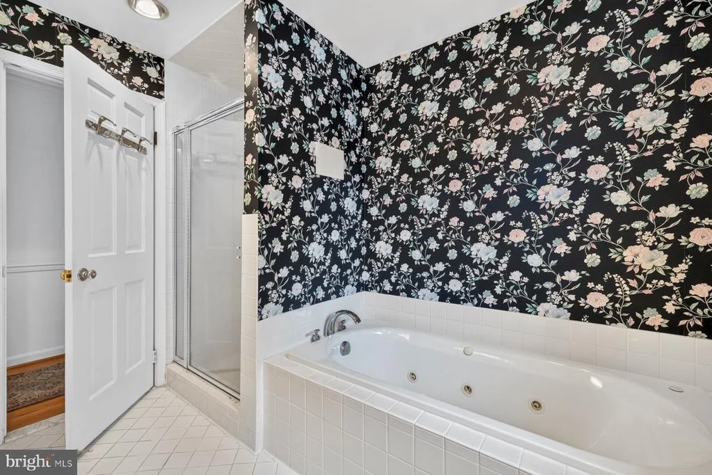 Photo of 6916 SUMMERSWOOD DRIVE