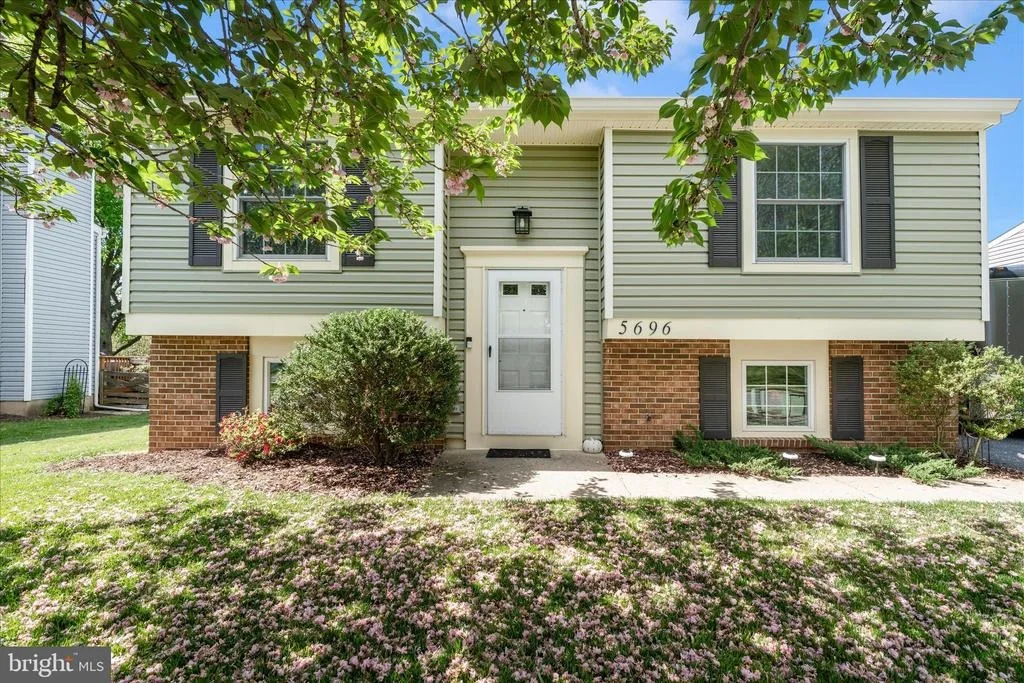 Photo of 5696 PEBBLE DRIVE