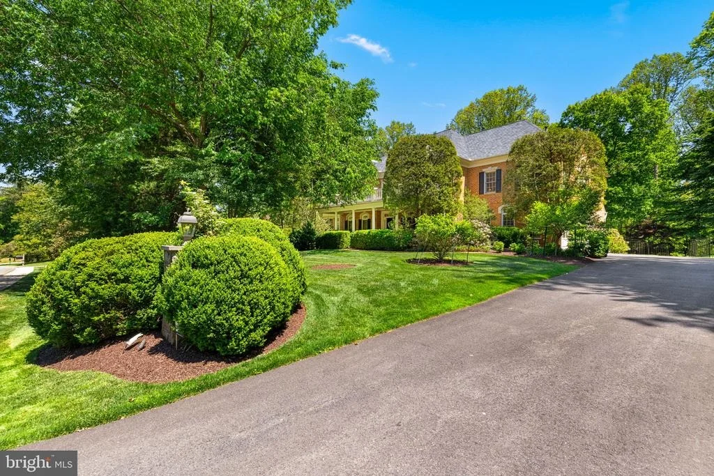 Photo of 897 CHINQUAPIN ROAD