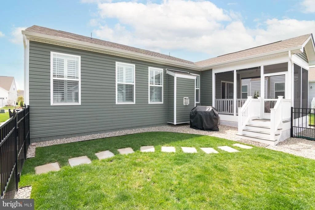 Photo of 25087 TREEVIEW LANE
