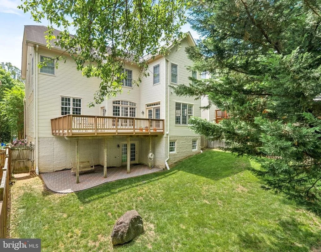 Photo of 807 WOODSIDE PARKWAY