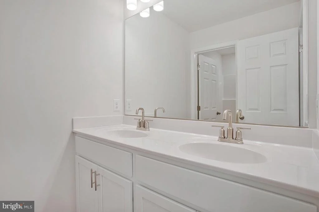 Photo of 723 NOLLMEYER ROAD