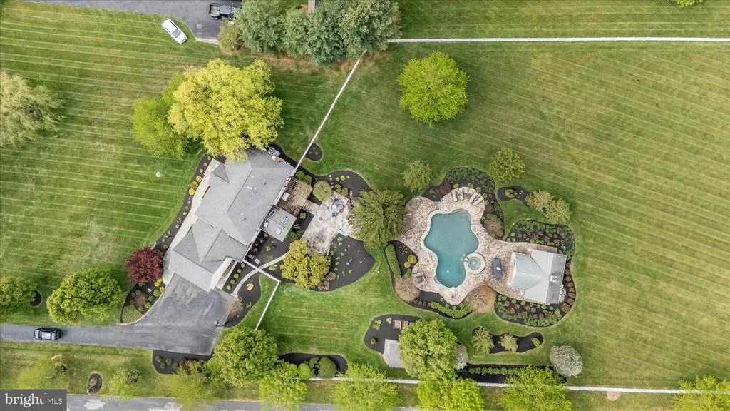 Photo of 6170 CHALLEDON CIRCLE