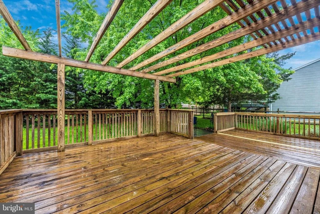 Photo of 484 HILLCREST DRIVE