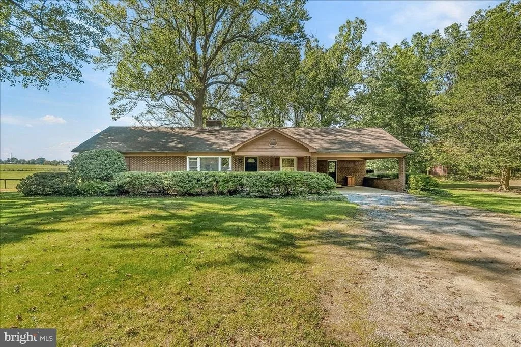 Photo of 15400 RIDING STABLE ROAD