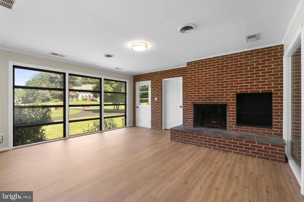 Photo of 18015 MUNCASTER ROAD