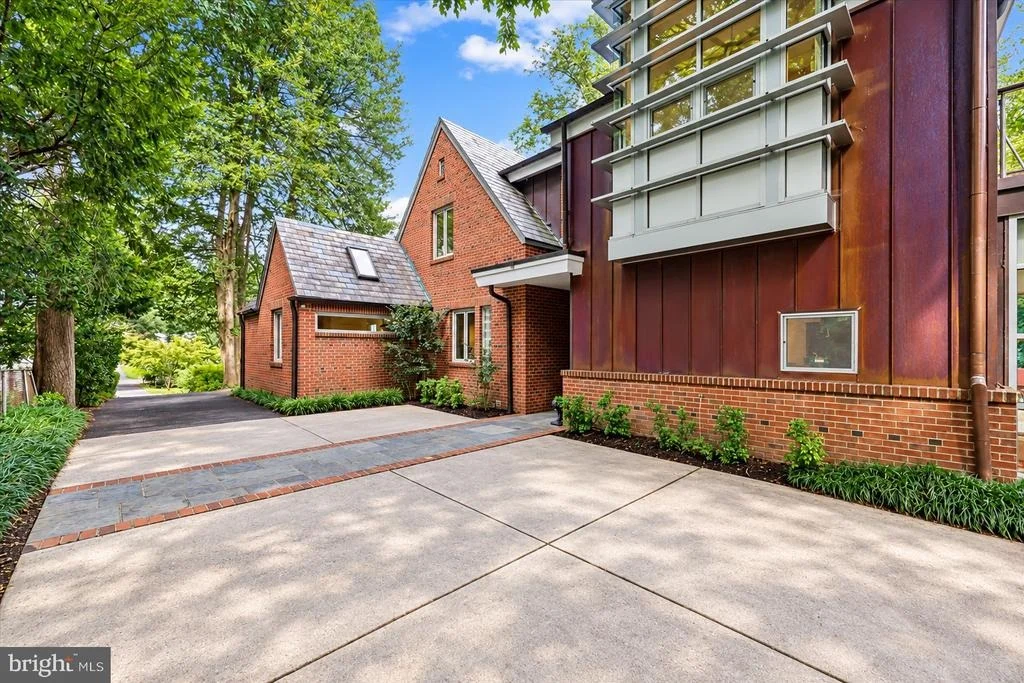 Photo of 1212 WOODSIDE PARKWAY
