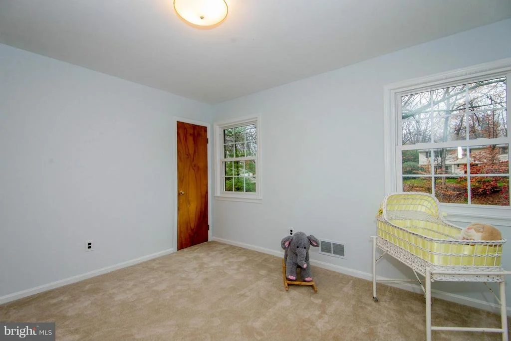 Photo of 7110 DEVONSHIRE ROAD