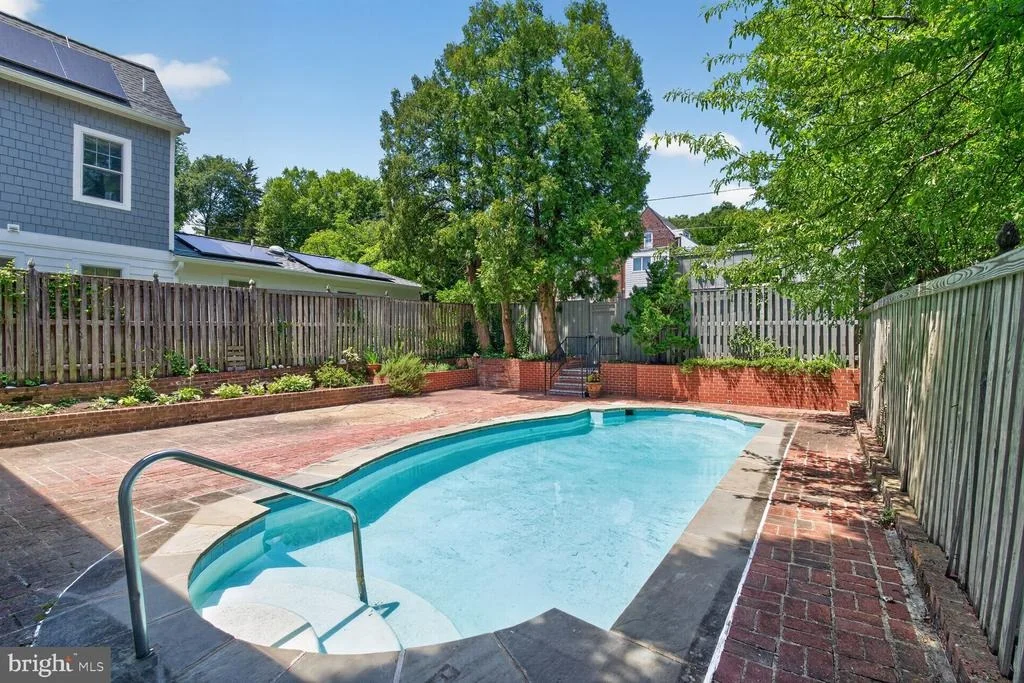 Photo of 4425 P STREET NW