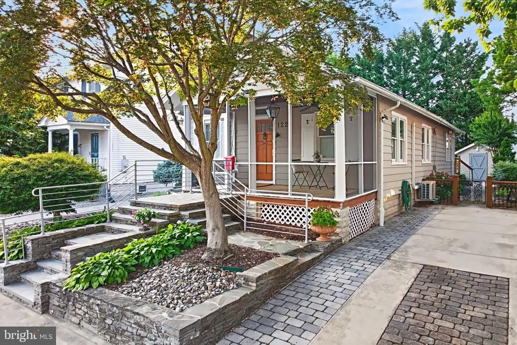Photo of 122 SMITH AVENUE