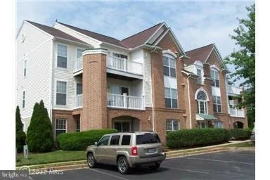 Photo of Unit 3B at 2100 WAYSIDE DRIVE