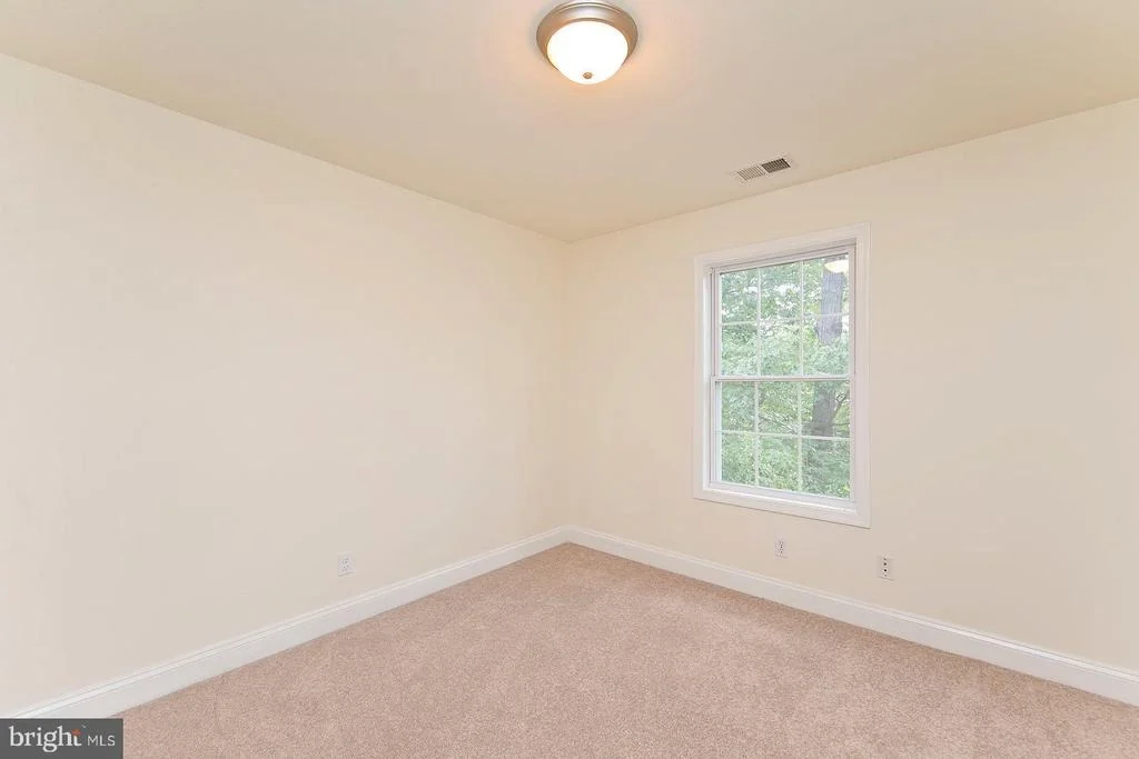 Photo of 401 BLUEBIRD TRL