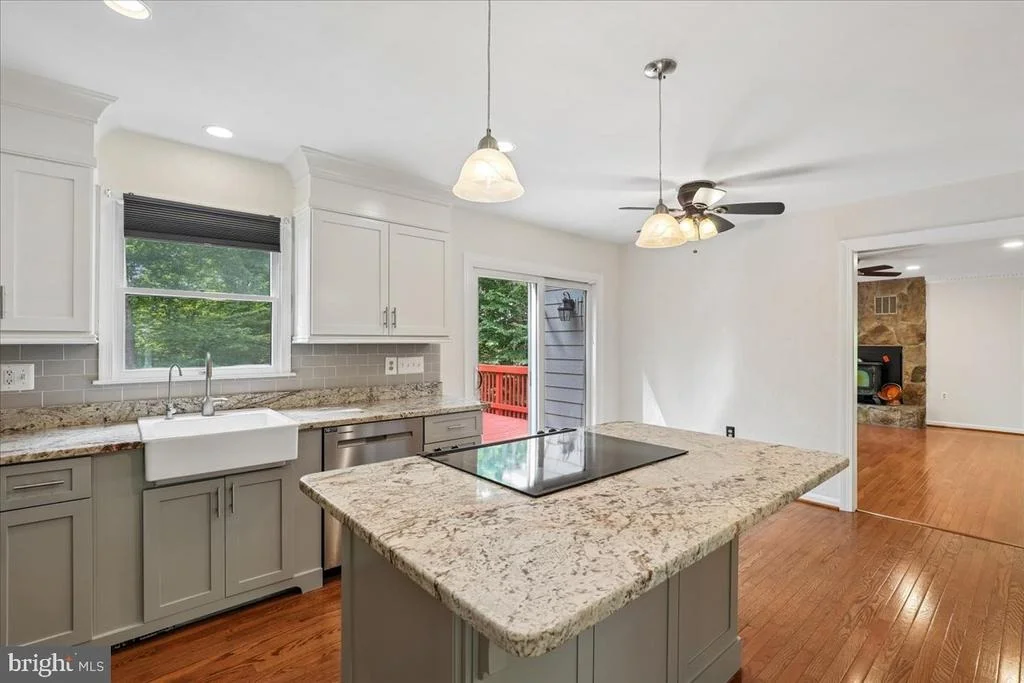 Photo of 8253 HONEYSUCKLE ROAD