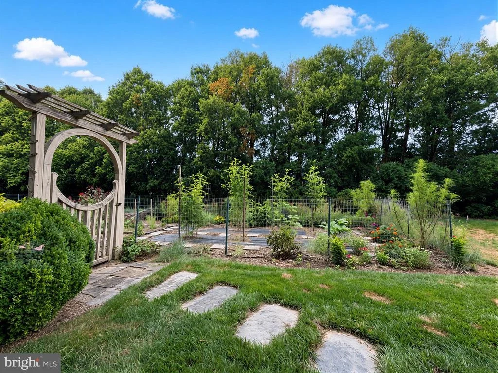 Photo of 2662 MARTHAS WAY