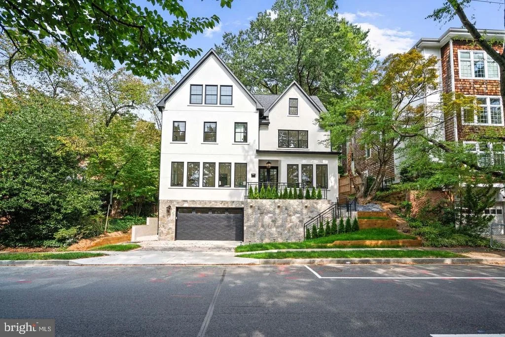 Photo of 5631 MACARTHUR BOULEVARD NW