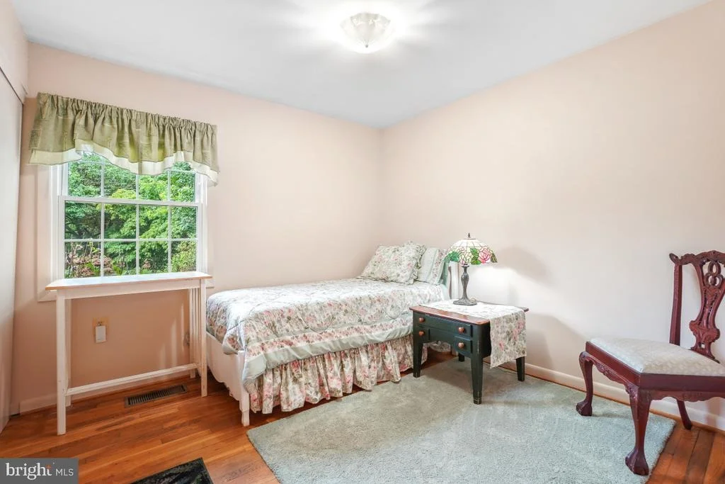Photo of 17916 MUNCASTER ROAD