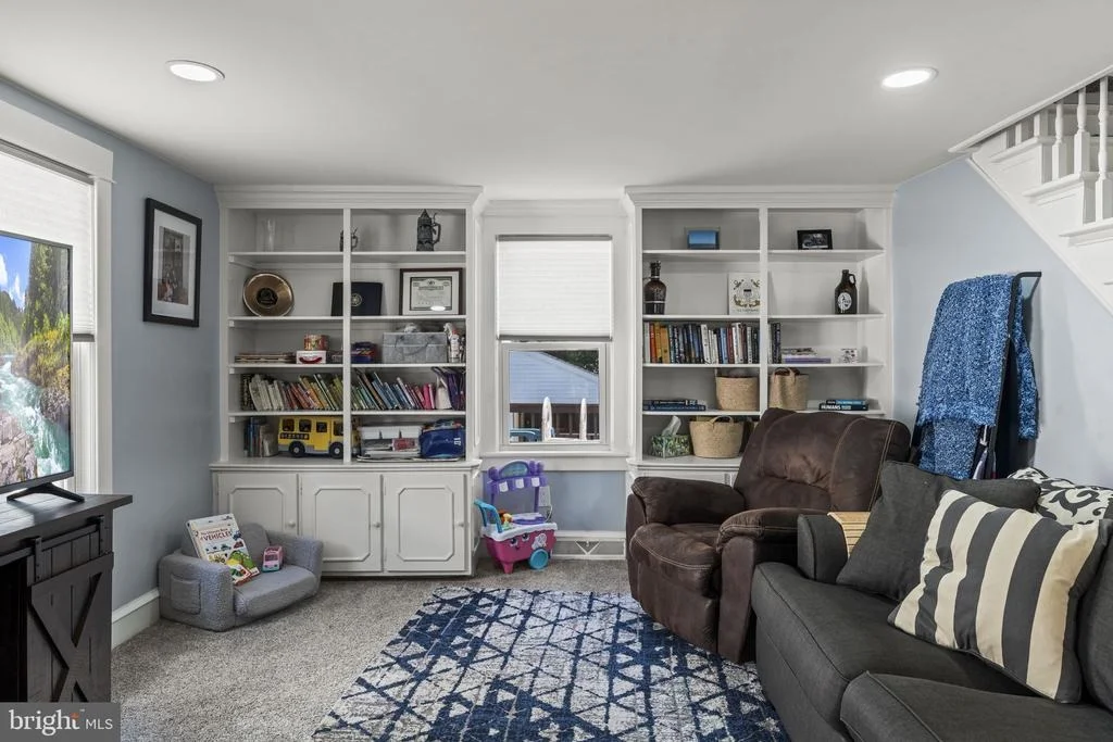 Photo of 425 FLORENCE AVENUE